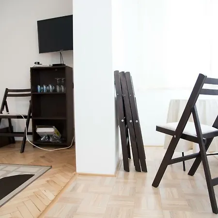 Druzhba Airport Apartament